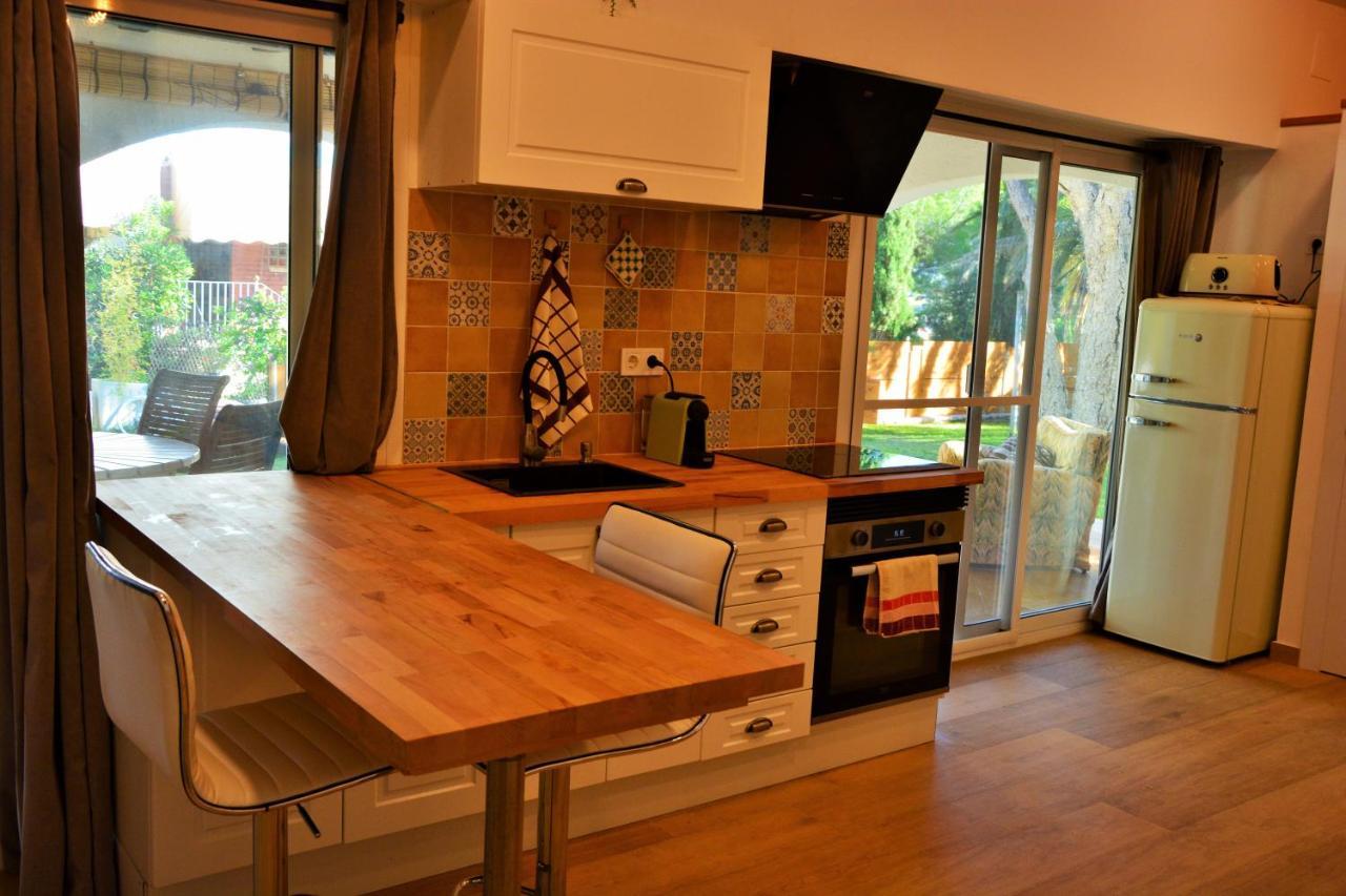 Villa Sitges El Ranch Amaizing Outdoor Areas Beaches at 10 minutes walk Sitges at 15 min drive AC Pool XXL Calafell Exterior foto
