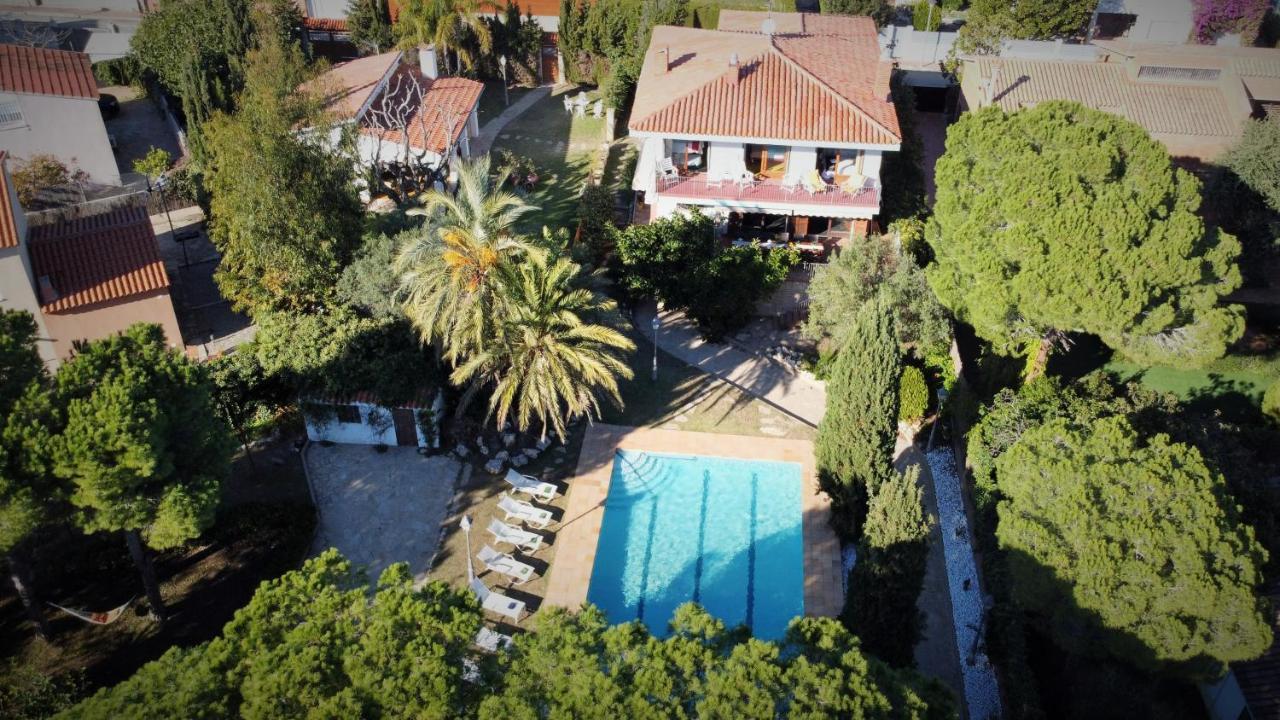 Villa Sitges El Ranch Amaizing Outdoor Areas Beaches at 10 minutes walk Sitges at 15 min drive AC Pool XXL Calafell Exterior foto